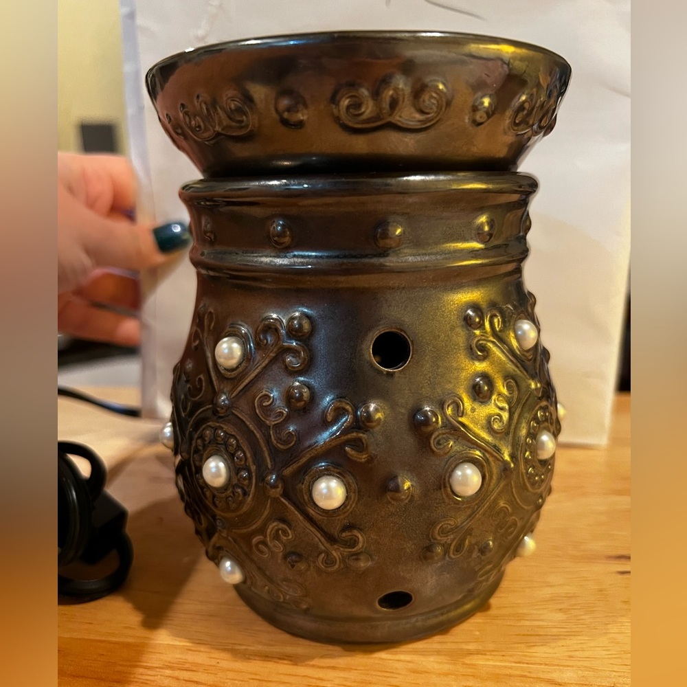 Scentsy Full Size warmer - "Margot" Metallic Gray w Pearls